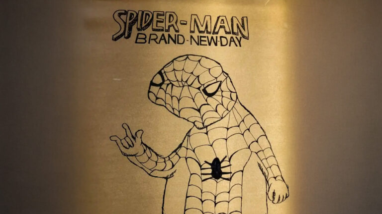 Spider-Man-plakat manglede i biografen: Ansat tegner sin egen viral-succes!